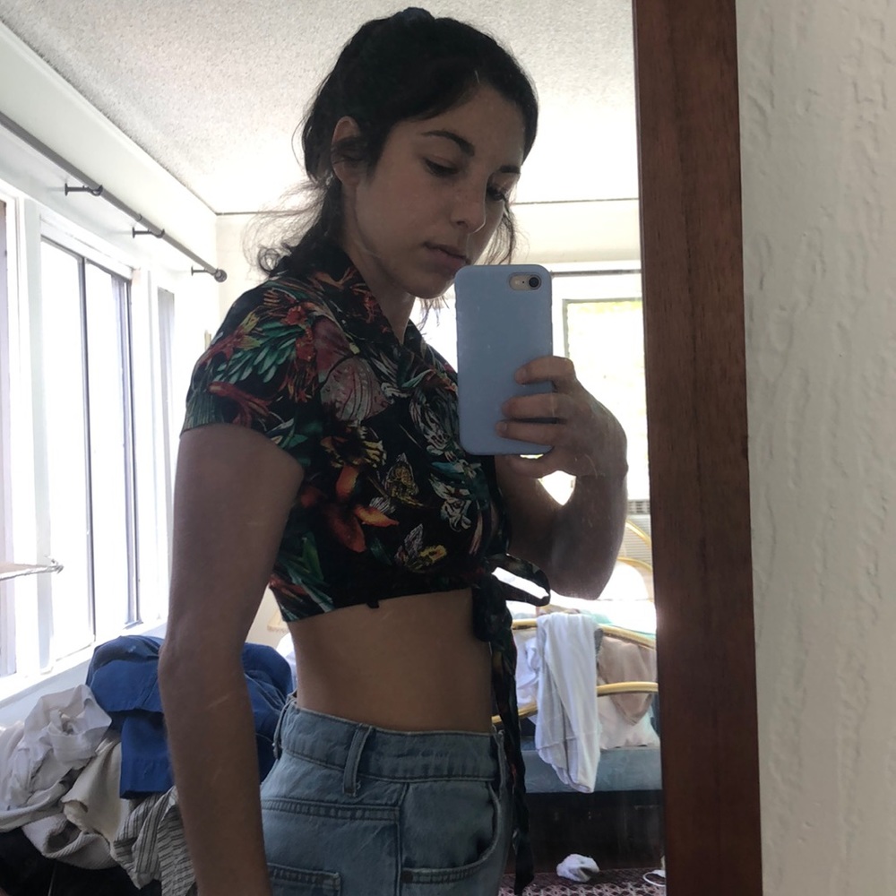 Eccentric Patterned Collared Crop Top - image 5